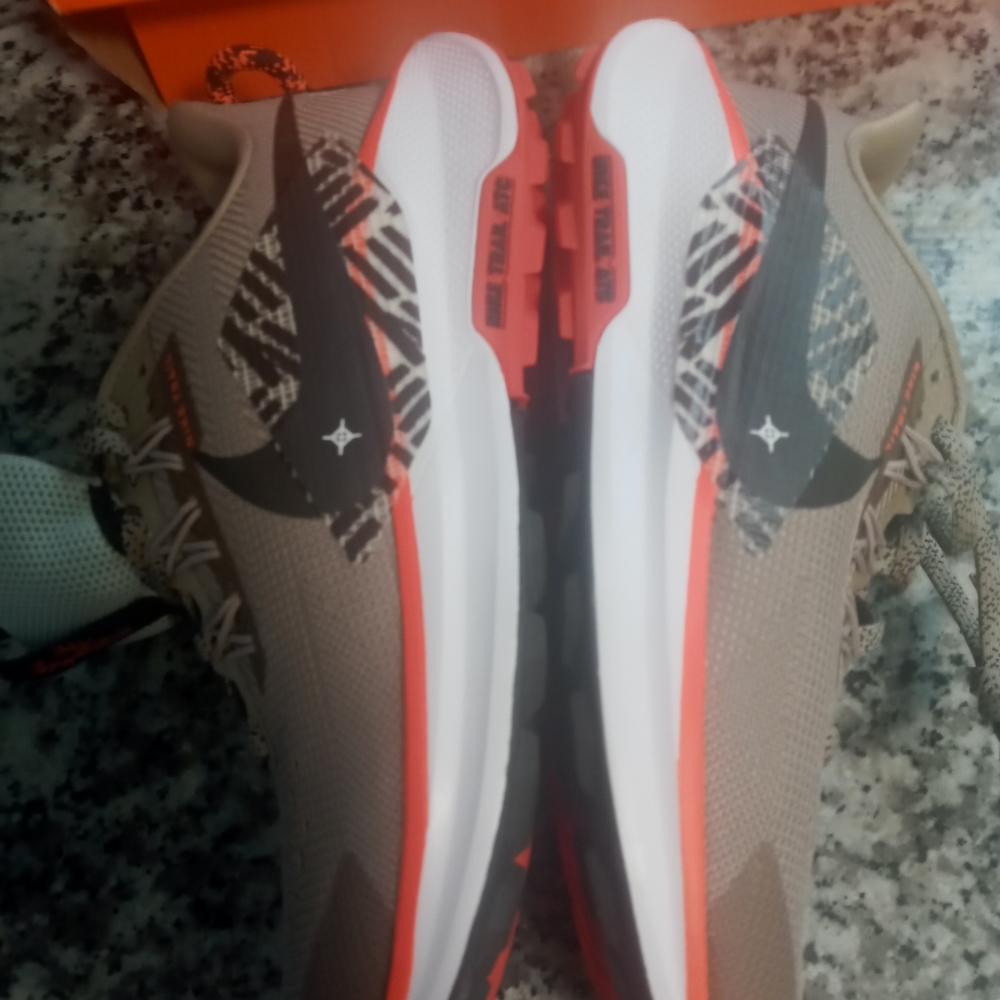 Brand New Nike Kids Pegasus Olive/Orange Sneakers Size 5.5Y - Picture 6 of 9